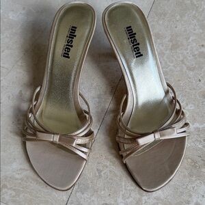 Unlisted by Kenneth Cole Women's Champagne Satin Bow Slide Sandals